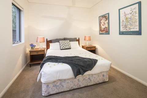 Calm Waters - Southport Accommodation 9