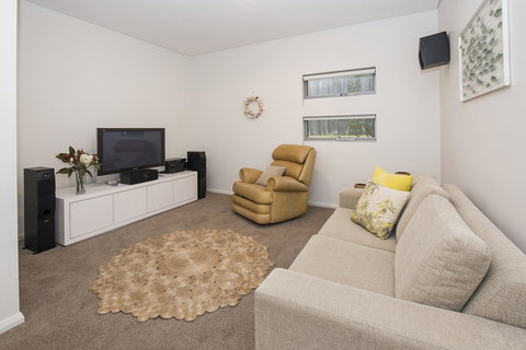 Calm Waters - Southport Accommodation 29