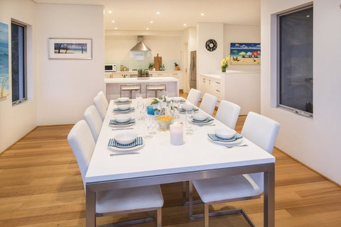 Calm Waters - Southport Accommodation 17