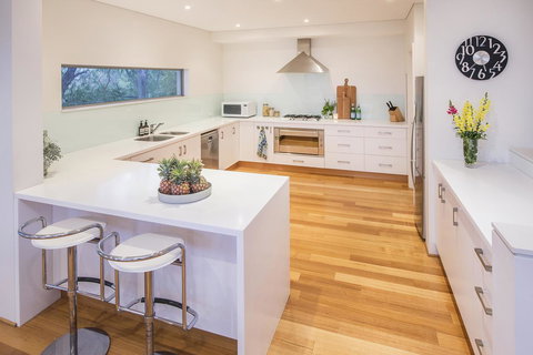 Calm Waters - Southport Accommodation 5