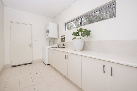 Calm Waters - Southport Accommodation 27