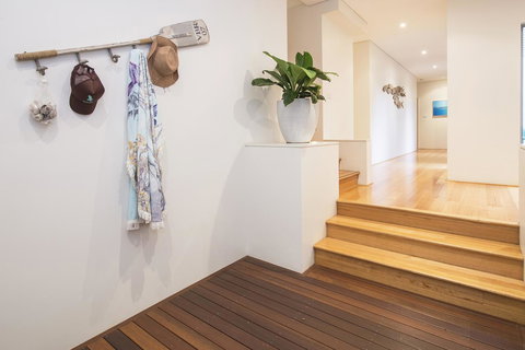 Calm Waters - Southport Accommodation 6