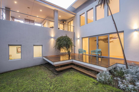 Calm Waters - Southport Accommodation 23