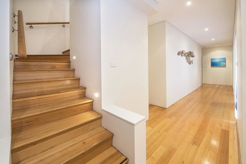 Calm Waters - Southport Accommodation 30