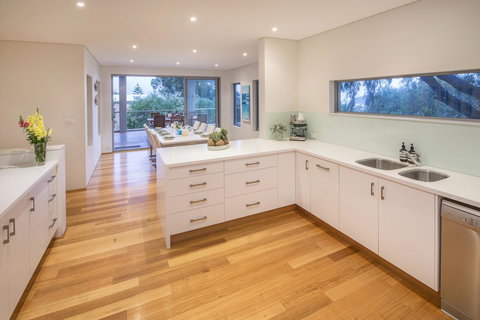 Calm Waters - Southport Accommodation 26