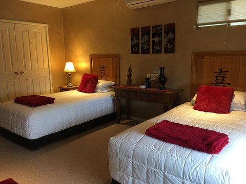 Armadale Cottage Bed & Breakfast - Accommodation Southport 16