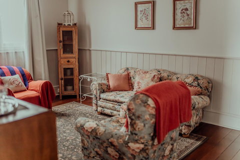 Bluebird Cottage - Accommodation Southport 10