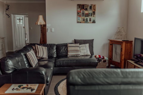 Bluebird Cottage - Accommodation Southport 17