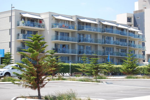 Absolute Beachfront Scarborough - Accommodation Southport 9