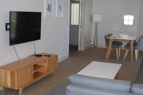 Absolute Beachfront Scarborough - Accommodation Southport 2