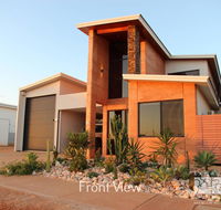 31 Inggarda Lane - Spectacular Views with a Private Jetty and Wi-Fi - Southport Accommodation