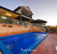 3 Kestrel Place - PRIVATE JETTY  POOL - Southport Accommodation