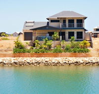 27 Corella Court - Exquisite Marina Home With a Pool and Wi-Fi - Southport Accommodation
