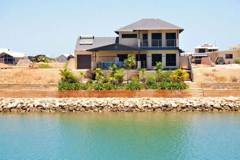 27 Corella Court - Southport Accommodation 0