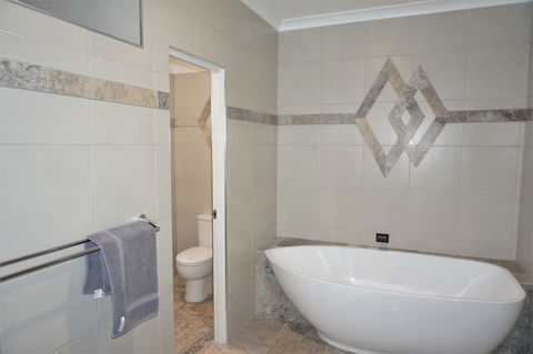 27 Corella Court - Southport Accommodation 22