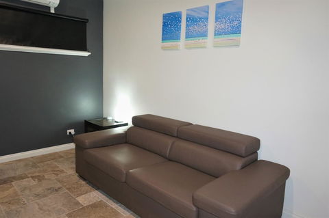 27 Corella Court - Southport Accommodation 18