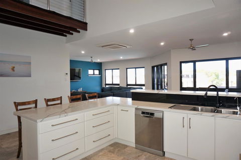 27 Corella Court - Southport Accommodation 3