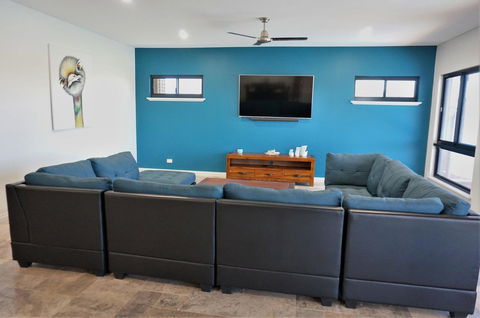 27 Corella Court - Southport Accommodation 6