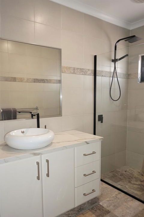 27 Corella Court - Southport Accommodation 13