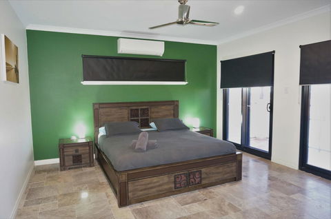 27 Corella Court - Southport Accommodation 19