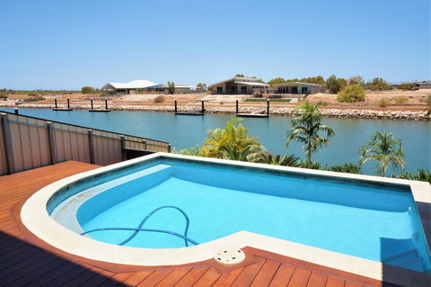27 Corella Court - Southport Accommodation 28