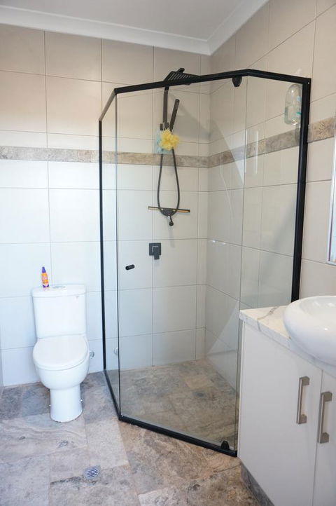 27 Corella Court - Southport Accommodation 24