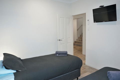 27 Corella Court - Southport Accommodation 9