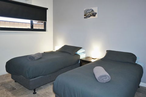 27 Corella Court - Southport Accommodation 12