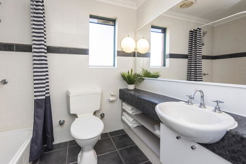 Subiaco Village - 34 - Southport Accommodation 10