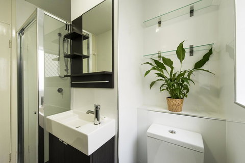 Rosalie 13 - Southport Accommodation 13