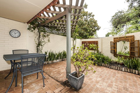 Rosalie 02 - Southport Accommodation 16