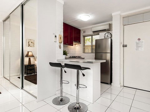 Rosalie 02 - Southport Accommodation 1