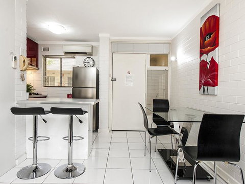 Rosalie 02 - Southport Accommodation 2