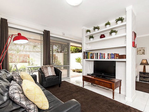 Rosalie 02 - Southport Accommodation 5