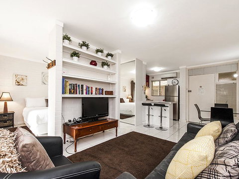 Rosalie 02 - Southport Accommodation 8