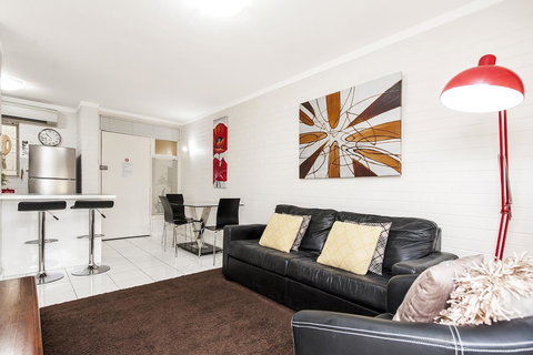 Rosalie 02 - Southport Accommodation 9