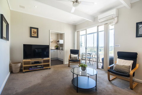 Derby 84 - Southport Accommodation 7