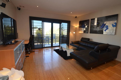 The Arcadia Apartment - Southport Accommodation 3