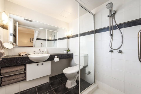 Subiaco Village 18 - Southport Accommodation 15