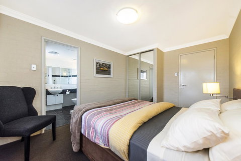 Subiaco Village 18 - Southport Accommodation 13
