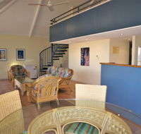 Osprey Holiday Village Unit 102 - Relax and unwind in the large spa bath - Southport Accommodation