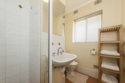 Rosalie 35 - Southport Accommodation 17