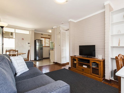 Rosalie 35 - Southport Accommodation 1