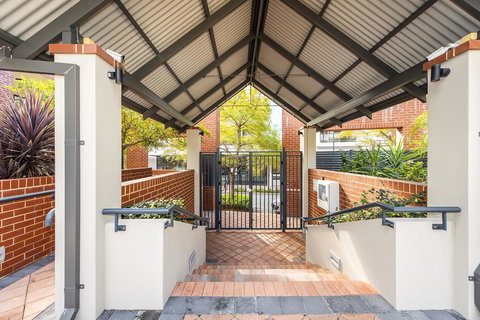 Subiaco Emporium Apartment - Southport Accommodation 22