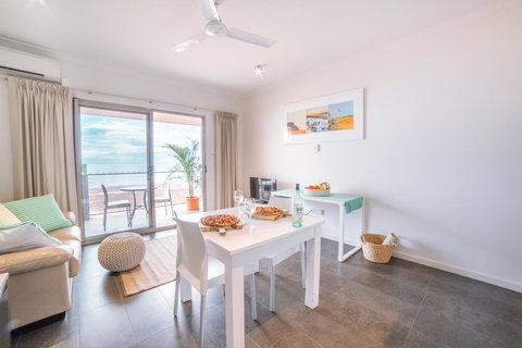 Onslow Beach Resort - Southport Accommodation 3