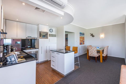 A 406 FANTASTIC OCEAN BEACH And MARINA VIEW APT - MANDURAH - Southport Accommodation 21