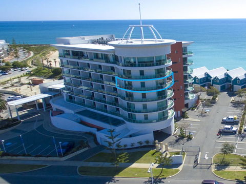 A 406 FANTASTIC OCEAN BEACH And MARINA VIEW APT - MANDURAH - Southport Accommodation 24