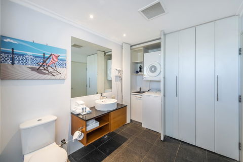 A 406 FANTASTIC OCEAN BEACH And MARINA VIEW APT - MANDURAH - Southport Accommodation 15
