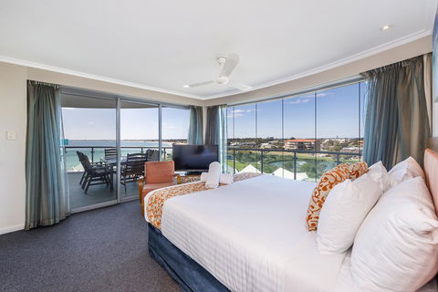 A 406 FANTASTIC OCEAN BEACH And MARINA VIEW APT - MANDURAH - Southport Accommodation 13