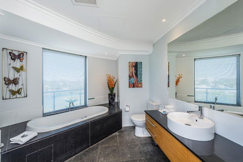 A 406 FANTASTIC OCEAN BEACH And MARINA VIEW APT - MANDURAH - Southport Accommodation 14